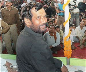 Rift in Fourth Front,as Paswan defends Kalyan | India News - The Indian