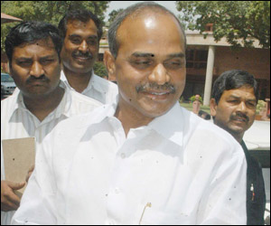 YSR sworn-in as Andhra CM,emerges as a mass leader | Political Pulse ...