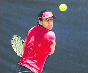 Ankita eases into Round 2,Malhotra falls