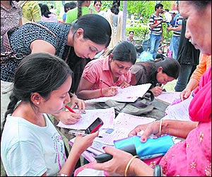 Wary of centralised forms being lost,students file dual application at colleges