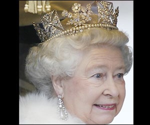 Queen to run out of funds by 2012 | World News - The Indian Express