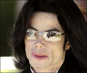 Michael Jackson s mum turns his teen bedroom into shrine