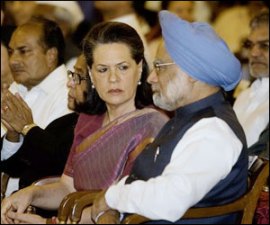 M_Id_97137_sonia-manmohan no alt set
