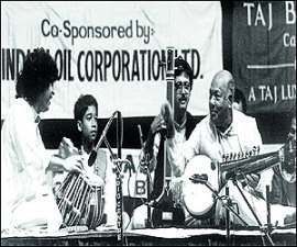 M_Id_108904_Khan_with_Zakir_Hussain no alt set