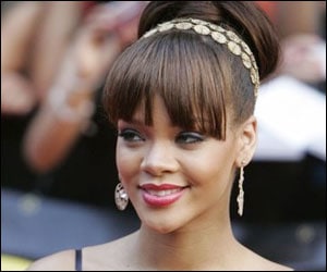 Rihanna Suffers Wardrobe Malfunction Entertainment News The