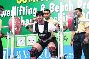 Powerlifting: Ojha breaks two records
