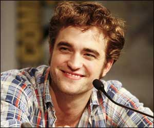 Robert Pattinson s smoking vice exposed | Entertainment-others News