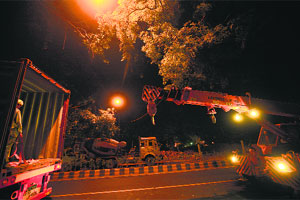 Delhi by night,in the Capital of change