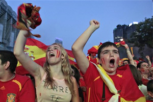 spaniards-celebrate-world-cup-final-spot