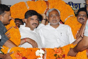 Cong may use Guj riot victims photo against Nitish