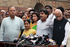 BJP MPs meet Prez,submit crores of signatures on price issue ...