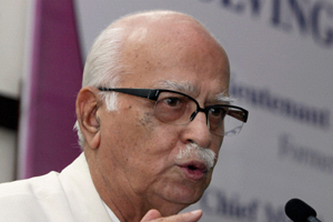 Govt might offer concessions to separatists fears Advani India News