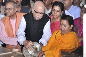Advani mum on Uma’s re-entry to BJP