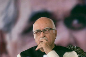 Advani invites Sonia,Rahul for tea in Parliament House