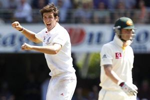 Hussey leads Australian fightback in Ashes opener