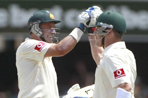 Hussey,Haddin record stand has Australia on top