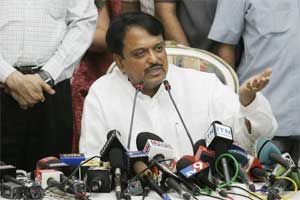 Maha Assembly protests Vilasrao move to shield money-lender