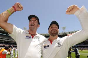 England heaps humiliating loss on Australia,retains Ashes