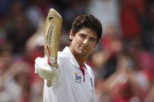 Cook,Bell guide England into commanding position