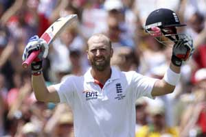 England on verge of victory in Sydney