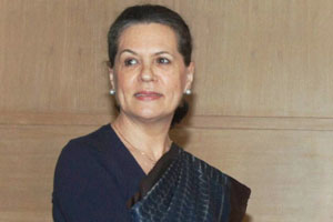 Sonia asks Union Ministers,CMs to give up discretionary powers