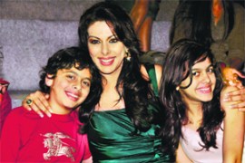 M_Id_194738_Mum_swap no alt set