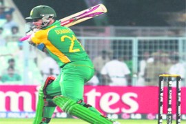 M_Id_205353_JP_Duminy_plays_a_shot_during_his_103-ball_99_against_Ireland_at_the_Eden_Gardens_on_Tuesday no alt set