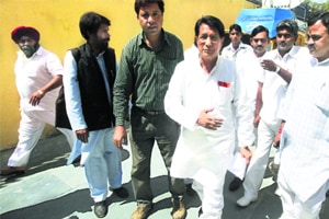 Mayawati govt sponsoring Jat stir,says Ajit Singh