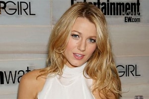 Blake Lively s nude photos still on despite legal action threats