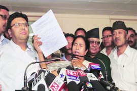 M_Id_221163_Mamata_with_GJM_leaders_announcing_the_breakthrough_on_June_7_in_Kolkata no alt set