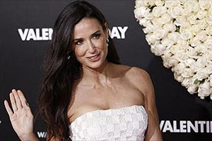 Demi Moore posts semi-naked picture on Twitter Entertainment-others