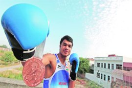 M_Id_240365_Vikas_Krishan_displays_his_Baku_bronze_medal. no alt set