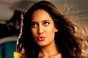 Lisa Haydon’s sister Malika does item number in ‘Agent Vinod