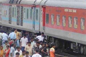 Bihar: Engine of Rajdhani express derails,no report of any injury ...