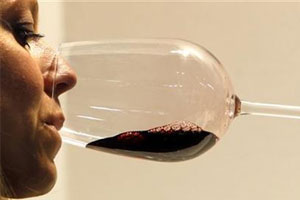 ‘1 glass of wine raises breast cancer risk for women by 5%’ | Health ...