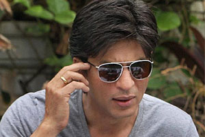 Shah Rukh Khan offers moral and financial help to Charu Khandal