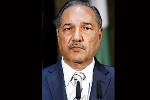 Armies of India,Pak biggest hurdle in solving Siachen: Mukhtar
