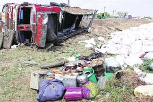 24 dead,17 hurt as overloaded truck overturns in Sanand | Ahmedabad ...