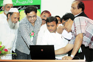 No one bids for Akhilesh laptop scheme