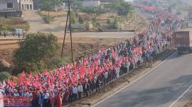Farm stir gets an aam aadmi push: Doctors, lawyers, writers...