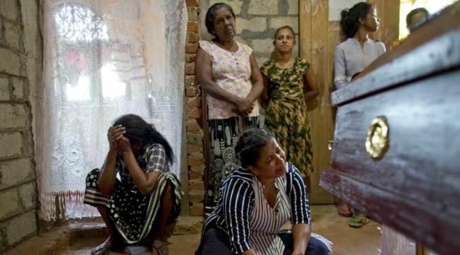 sri lanka blasts, sri lanka bomb blasts, sri lanka suicide bombers, sri lanka blasts death toll, sri lanka news