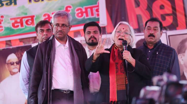 'Let's resolve issue together': SC mediators meet protesters at Shaheen Bagh