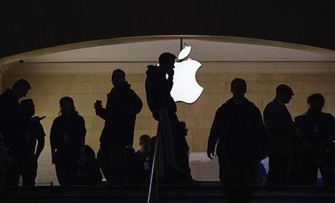 Trader admits fraud in $1 billion Apple stock scheme | Technology News ...