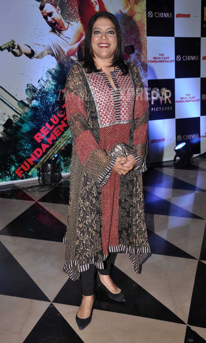 Super slim Priyanka Chopra steals the show in a bodycon dress