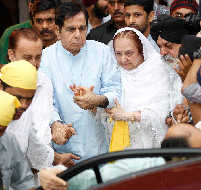 Dilip Kumar,Saira Banu,Big B At Pran’s Prayer Meet | Entertainment ...