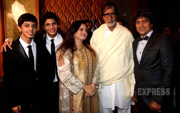 Big B parties with old friends Rishi Kapoor,Poonam Dhillon ...