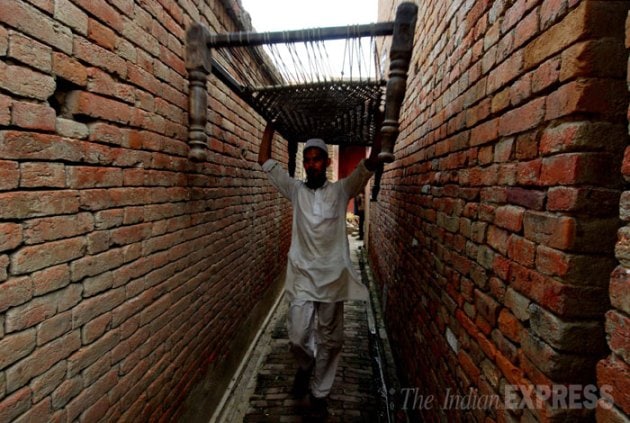 Muzaffarnagar riot victims flee homes Picture Gallery Muzaffarnagar riot victims flee homes Picture Gallery