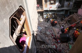 delhi-building-collapse