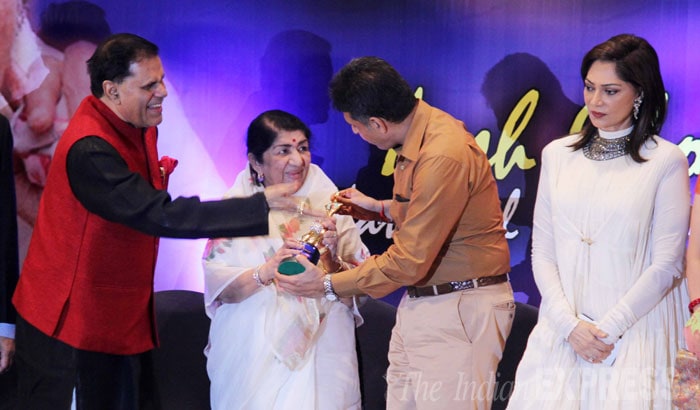 lata-mangeshkar-simi
