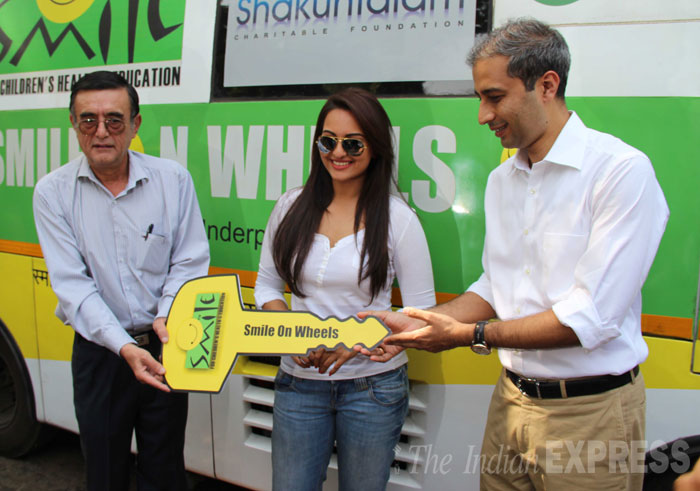 sonakshi-smiles